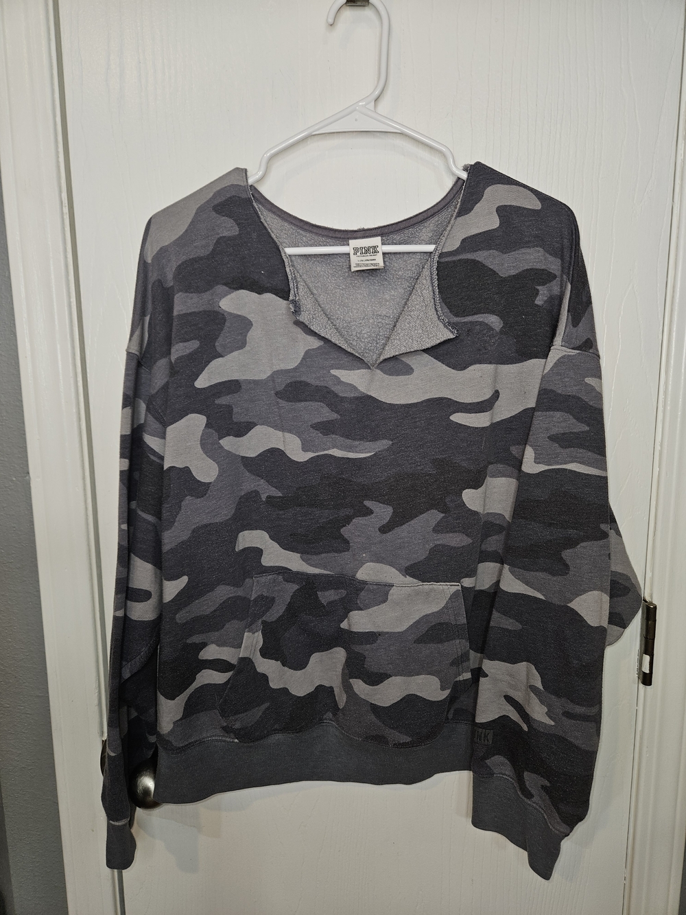PINK Victoria's Secret Gray Camo Pullover Sweatshirt W/kangroo Pocket
